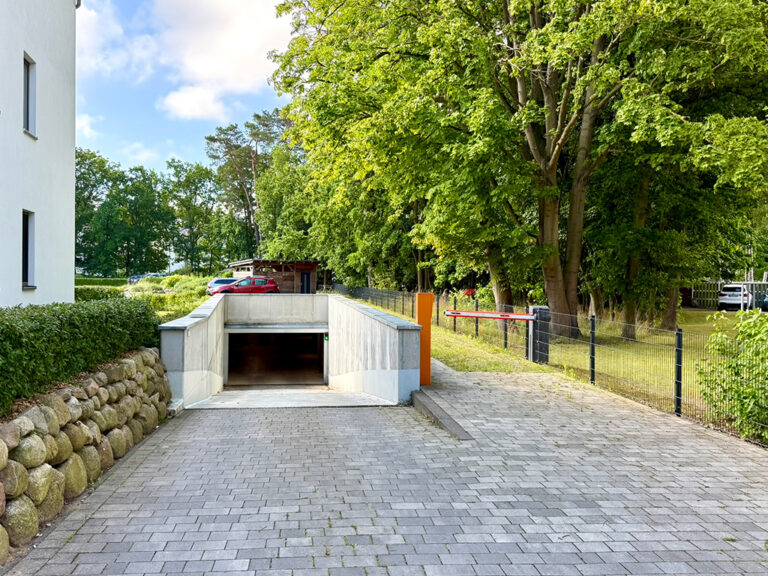 Sicherer und günstiger Tiefgaragen Parkplatz im Ostseebad Baabe